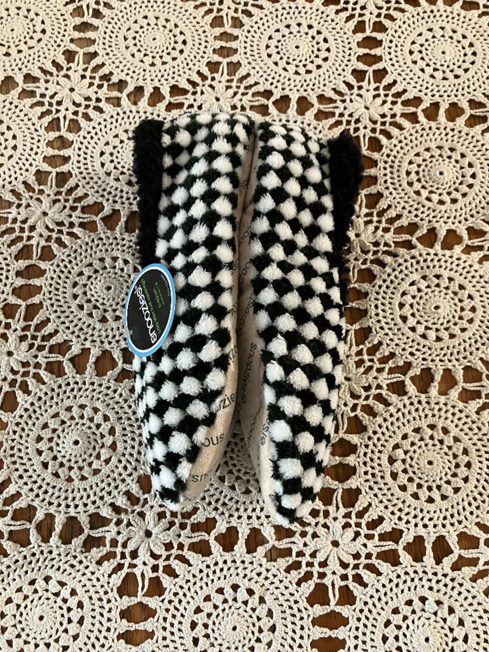 New Women’s Sz. M Shoes Sizes 7-8 Black and White Harlequin Snoozies Non-Skid